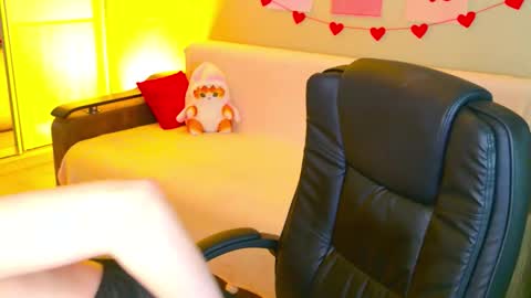 olivia_daze online show from October 6, 2025, 7:33 pm