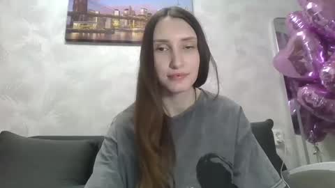 Snapshot of olivia_dream1 chatting on February 19, 2025, 12:14 am Olivia online show from February 19, 2025, 12:14 am