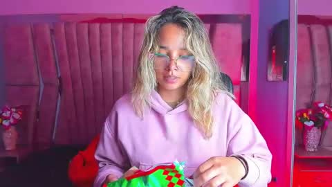  OLIVIA  online show from December 26, 2024, 3:49 am