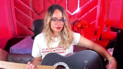 Snapshot of olivia_fox69 chatting on October 17, 2025, 2:15 am OLIVIA online show from October 17, 2025, 2:15 am