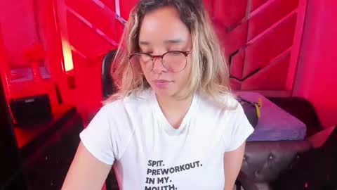 Snapshot of olivia_fox69 chatting on October 23, 2025, 3:39 am OLIVIA online show from October 23, 2025, 3:39 am