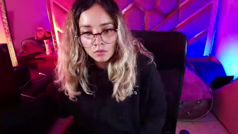  OLIVIA  online show from November 21, 2025, 3:38 am