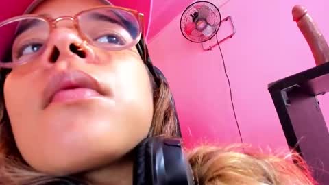 Snapshot of olivia_fox69 chatting on May 29, 2026, 3:26 am OLIVIA online show from May 29, 2026, 3:26 am