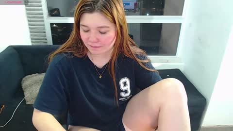 Snapshot of olivia_martine chatting on December 18, 2024, 9:36 am olivia_martine online show from December 18, 2024, 9:36 am