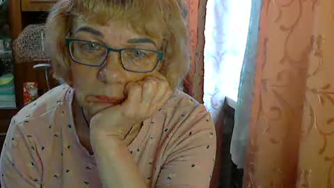 Olivia Mia online show from May 11, 2026, 7:47 am