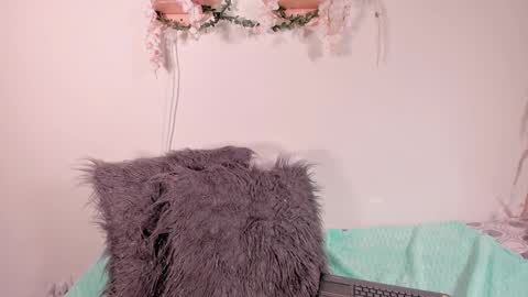 Olivia  happyness  online show from December 6, 2024, 9:02 pm