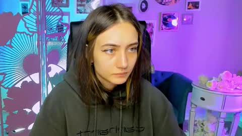 olivia_norton_ online show from September 26, 2025, 12:53 pm