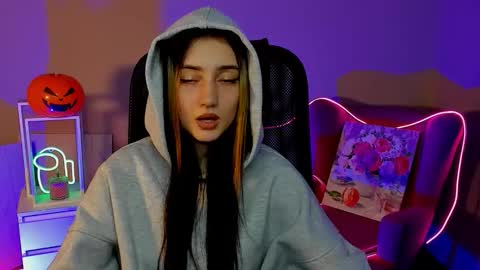 olivia_norton_ online show from October 27, 2025, 4:22 pm