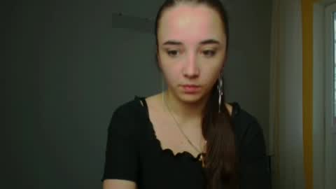 Snapshot of olivia_oliv chatting on December 12, 2024, 8:03 am Olivia online show from December 12, 2024, 8:03 am