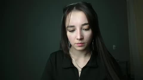 Snapshot of olivia_oliv chatting on March 6, 2025, 9:42 pm Olivia online show from March 6, 2025, 9:42 pm