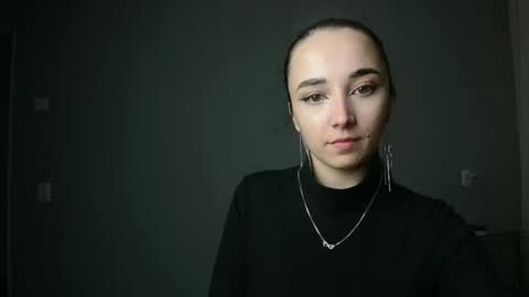 Snapshot of olivia_oliv chatting on March 12, 2025, 6:00 pm Olivia online show from March 12, 2025, 6:00 pm