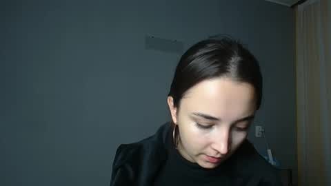 Snapshot of olivia_oliv chatting on October 1, 2025, 2:23 pm Olivia online show from October 1, 2025, 2:23 pm