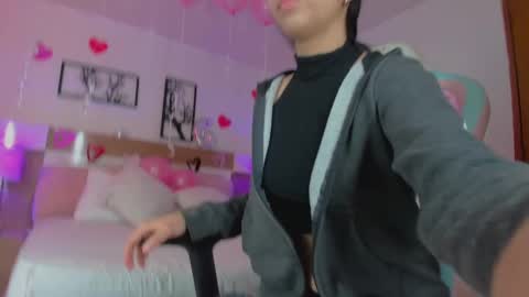 Snapshot of olivia_pretty_ chatting on February 20, 2025, 12:04 pm olivia_pretty_ online show from February 20, 2025, 12:04 pm