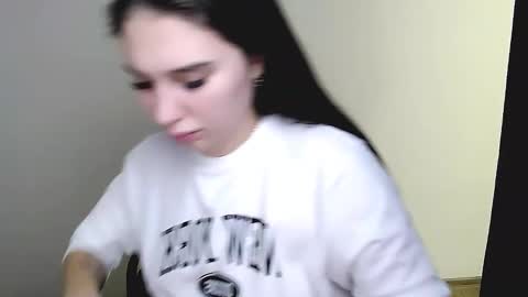 Snapshot of olivia_red_ chatting on March 6, 2026, 9:22 pm Olivia online show from March 6, 2026, 9:22 pm