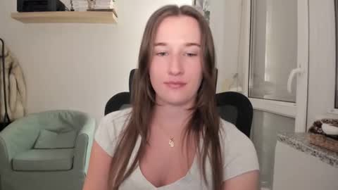 Oliwiaa2004 online show from December 13, 2025, 8:47 pm