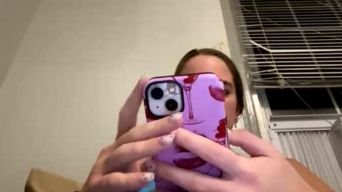 oliviaaraee online show from February 5, 2026, 4:28 am