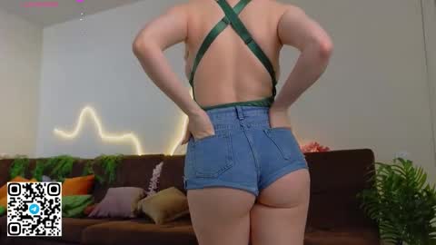 Snapshot of oliviabr0wn chatting on February 26, 2026, 2:32 am Olivia online show from February 26, 2026, 2:32 am