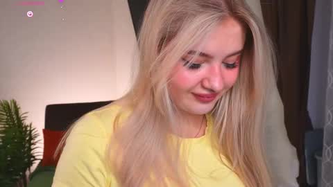 Snapshot of oliviabr0wn chatting on March 28, 2026, 3:50 am Olivia online show from March 28, 2026, 3:50 am