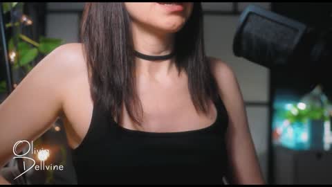Snapshot of oliviadellvine chatting on February 9, 2025, 1:33 am Olivia online show from February 9, 2025, 1:33 am