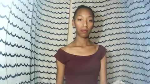 oliviah27 online show from November 5, 2025, 7:58 pm