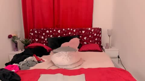 oliviaBeauty online show from December 2, 2024, 4:09 pm
