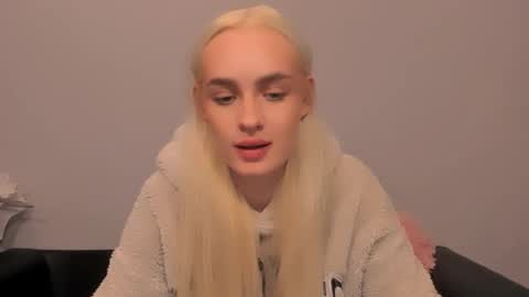 oliviaBeauty online show from March 6, 2026, 5:53 pm