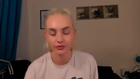 Snapshot of oliviahappy chatting on May 31, 2026, 6:20 pm oliviaBeauty online show from May 31, 2026, 6:20 pm
