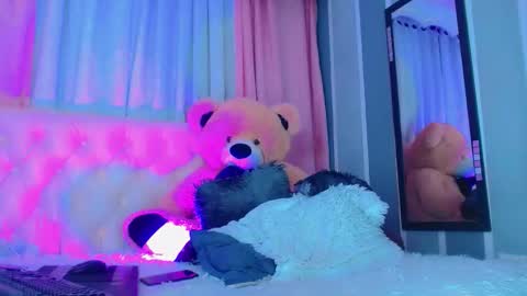 Snapshot of oliviahot01 chatting on December 1, 2025, 4:17 am oliviahot01 online show from December 1, 2025, 4:17 am