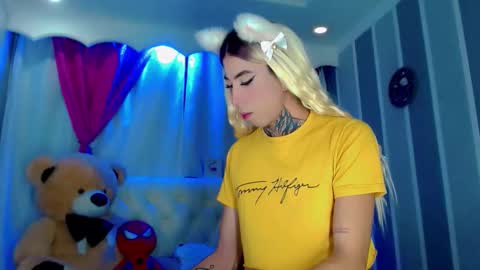 oliviahot01 online show from March 16, 2026, 1:22 am