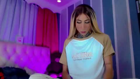 oliviahot01 online show from April 30, 2026, 1:56 am