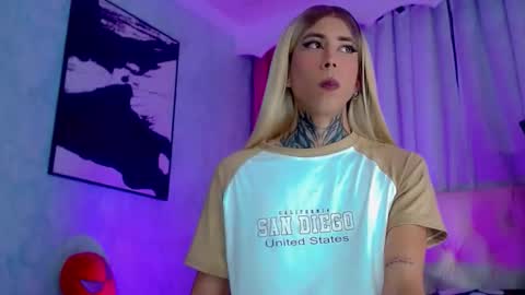 oliviahot01 online show from May 8, 2026, 1:33 am