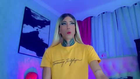 oliviahot01 online show from May 9, 2026, 1:00 am