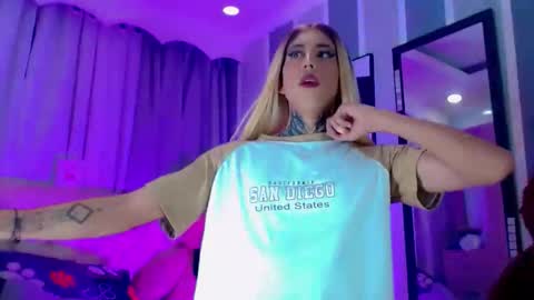 oliviahot01 online show from June 5, 2026, 1:56 am