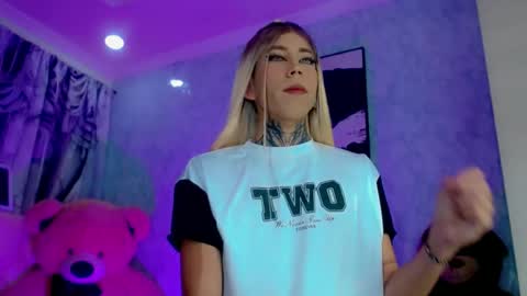oliviahot01 online show from June 20, 2026, 1:19 am