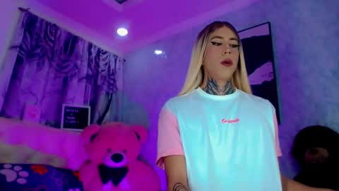 oliviahot01 online show from June 28, 2026, 1:22 am