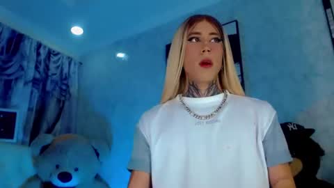 oliviahot01 online show from July 1, 2026, 12:23 am