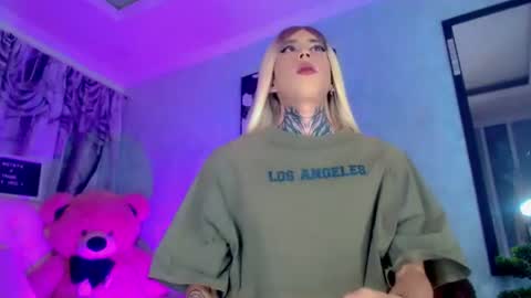 oliviahot01 online show from July 6, 2026, 12:51 am