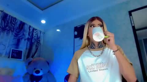 oliviahot01 online show from July 7, 2026, 1:19 am