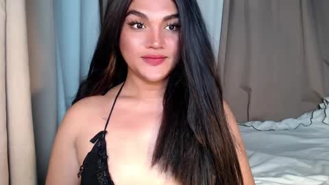 oliviahot22 online show from December 17, 2024, 10:01 am