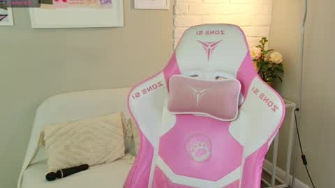 Snapshot of oliviakindes chatting on October 8, 2025, 5:10 pm Olivia online show from October 8, 2025, 5:10 pm