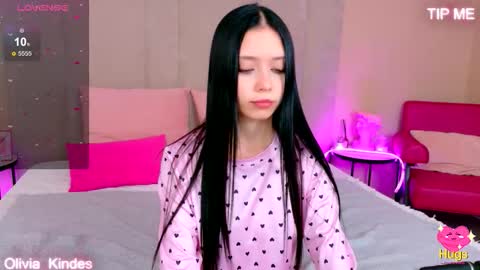 Snapshot of oliviakindes chatting on October 15, 2025, 5:24 pm Olivia online show from October 15, 2025, 5:24 pm