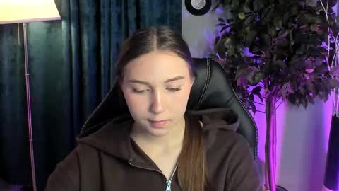 olivialangs online show from March 19, 2026, 12:53 pm