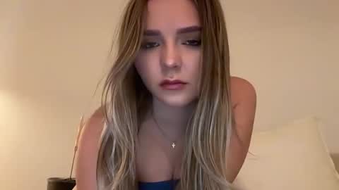 oliviaraee3 online show from March 22, 2026, 9:40 pm