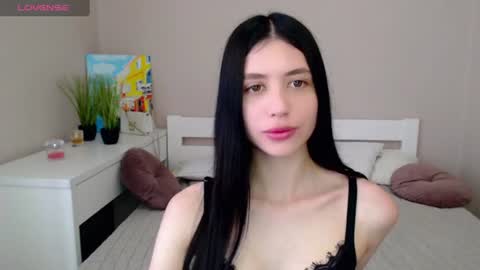 oliviarichi online show from June 25, 2026, 7:02 am