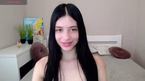 oliviarichi online show from July 26, 2026, 10:44 am