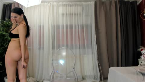 Snapshot of oliviarimes chatting on February 3, 2025, 1:19 pm Alina online show from February 3, 2025, 1:19 pm