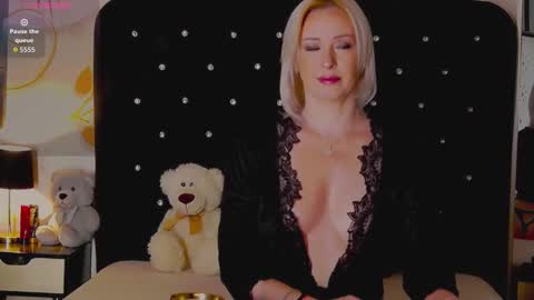 Olivia online show from March 4, 2026, 8:59 pm