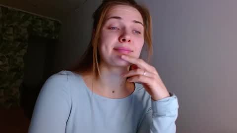 Snapshot of oliviashiny chatting on December 6, 2024, 5:20 am Olivia online show from December 6, 2024, 5:20 am