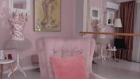 Snapshot of oliviasway chatting on September 14, 2025, 10:09 pm OliviaSway online show from September 14, 2025, 10:09 pm