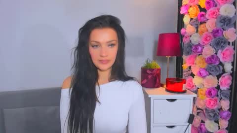 OliviaWomen online show from November 11, 2025, 9:31 am